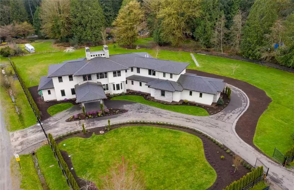 The Estate in Washington is a luxurious home offering exceptional open entertaining venues and private retreats now available for sale. This home located at 22025 NE 150th St, Woodinville, Washington; offering 06 bedrooms and 07 bathrooms with 6,650 square feet of living spaces.