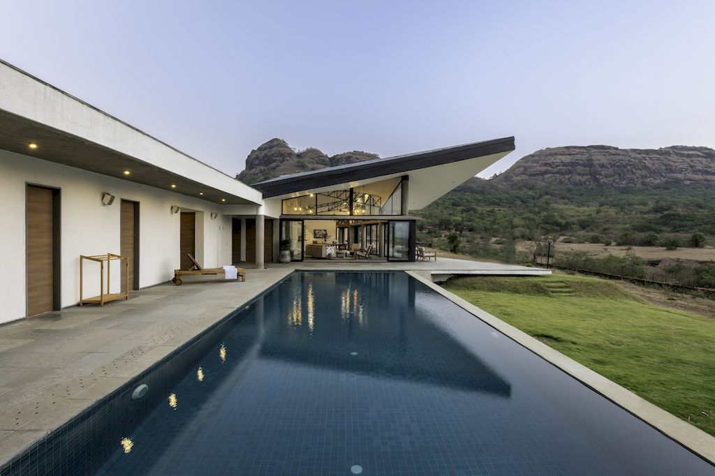 Flying House, a Holiday Home with Dramatic Western ghats by Studio LAB