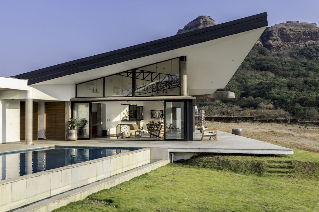 Flying House, a Holiday Home with Dramatic Western ghats by Studio LAB