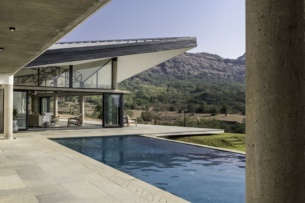 Flying House, a Holiday Home with Dramatic Western ghats by Studio LAB