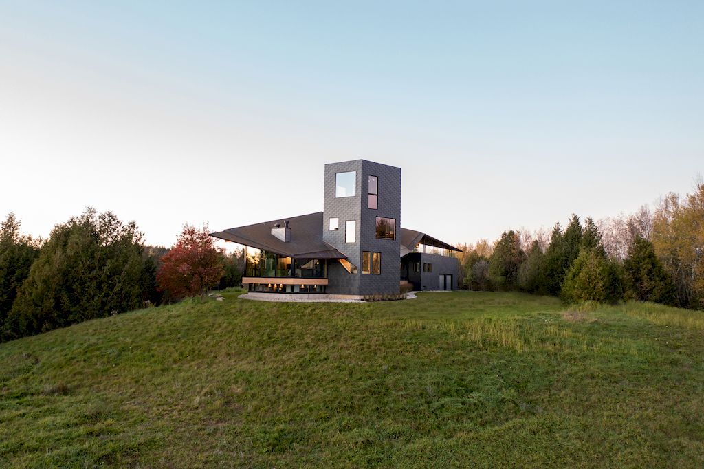 Forest Retreat House for Casual, Comfortable Space by Kariouk Architects