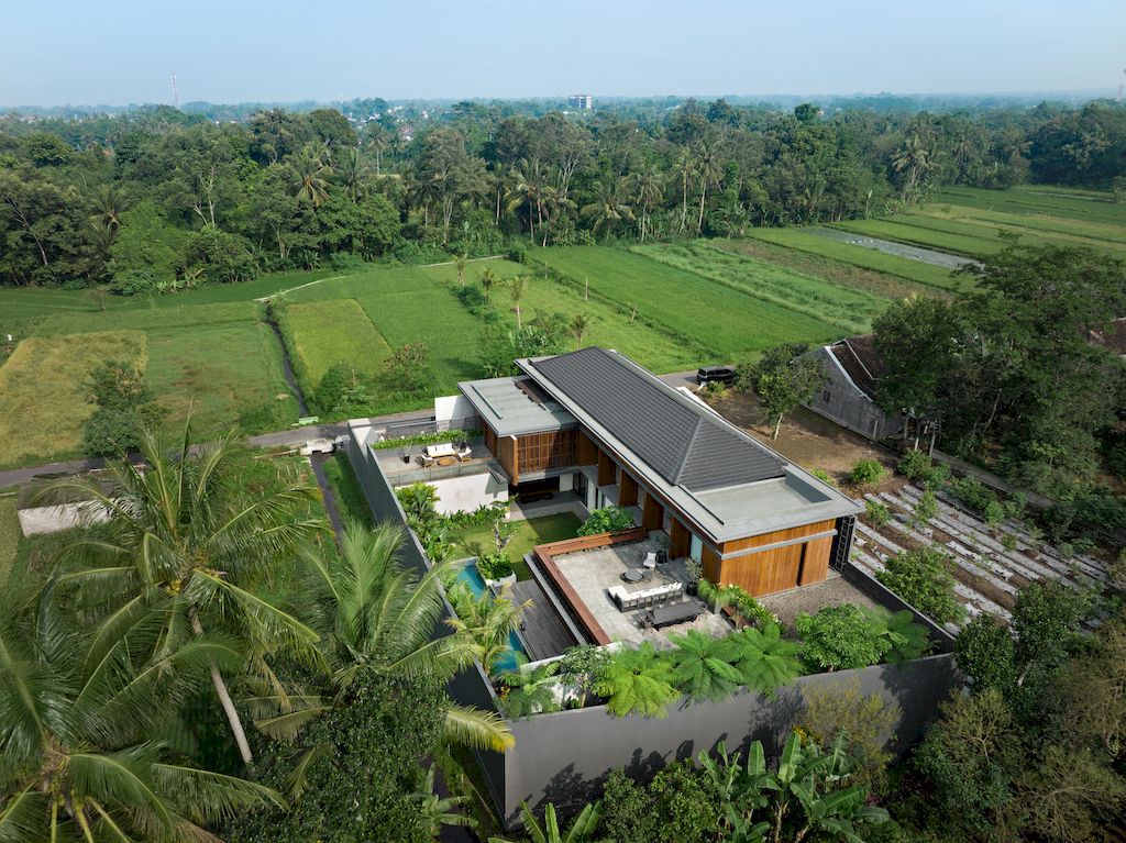 Grey Palace house, Beautiful brand new home in Indonesia by Axial Studio