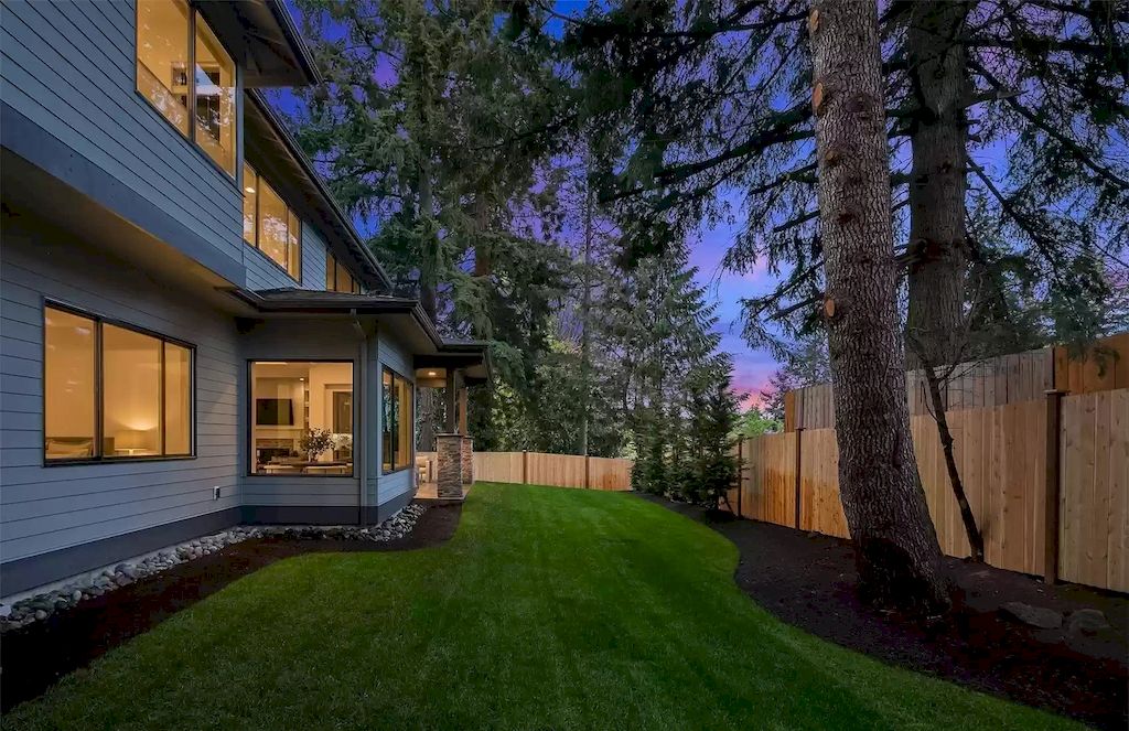 The Estate in Washington is a luxurious home presenting distinct transitional design now available for sale. This home located at 12518 SE 61st St, Bellevue, Washington; offering 05 bedrooms and 05 bathrooms with 4,016 square feet of living spaces.