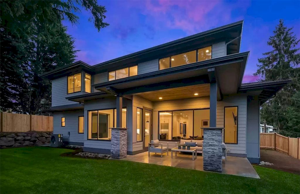 The Estate in Washington is a luxurious home presenting distinct transitional design now available for sale. This home located at 12518 SE 61st St, Bellevue, Washington; offering 05 bedrooms and 05 bathrooms with 4,016 square feet of living spaces.