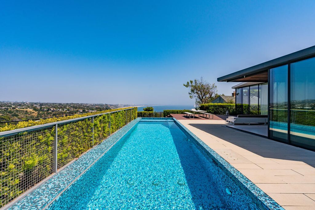 Idyllic-Coastal-Living-Awaits-You-in-This-9489000-Architectural-Home-set-in-The-Desirable-Pacific-Palisades-Neighborhood-28