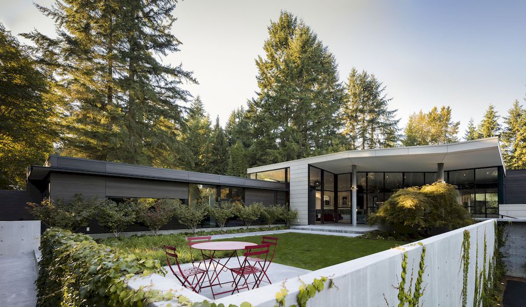 Inside Outside House in Washington by David Coleman Architecture