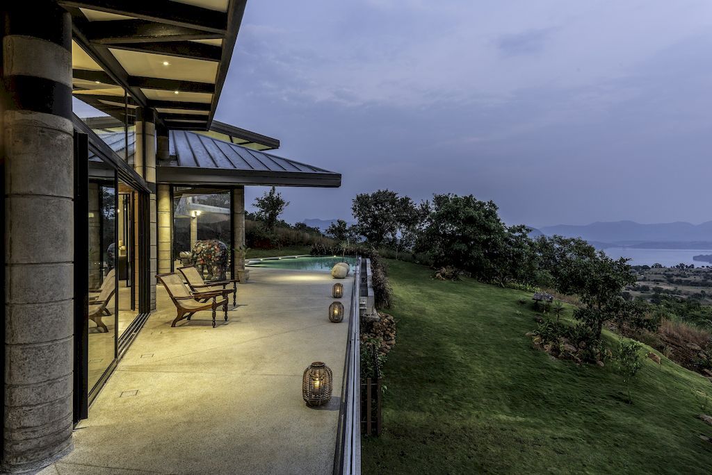 Little Much Farm house with views of Sahyadri hills and lake by Studio LAB