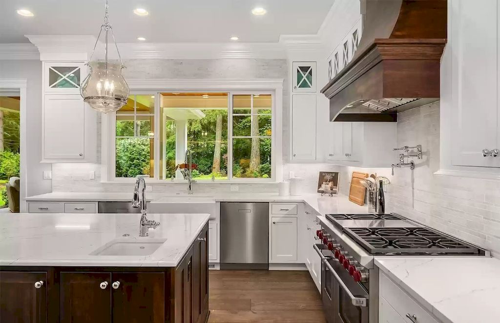 The Estate in Washington is a luxurious home fully fenced and immaculately maintained now available for sale. This home located at 3821 134th Ave NE, Bellevue, Washington; offering 05 bedrooms and 06 bathrooms with 6,604 square feet of living spaces. 