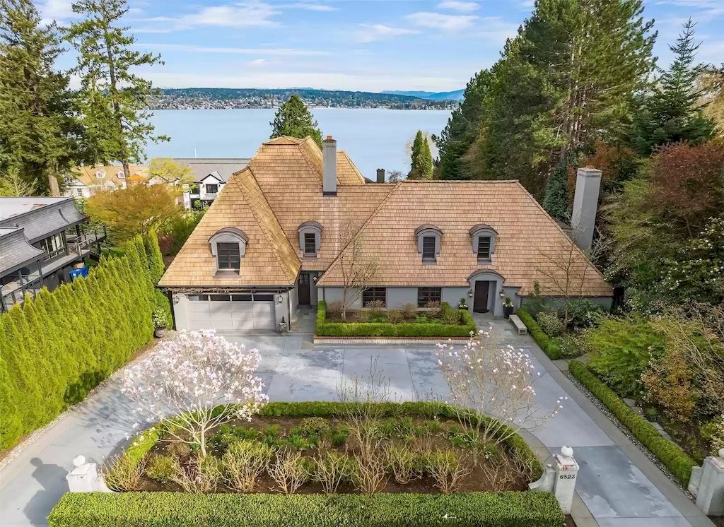 The Estate in Washington is a luxurious home with state of the art appliances and located on a very private setting and now available for sale. This home located at 6523 NE Windermere Rd, Seattle, Washington; offering 05 bedrooms and 06 bathrooms with 6,590 square feet of living spaces.