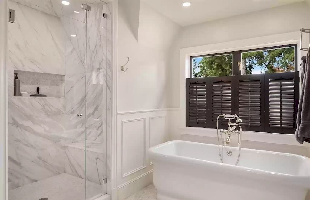 The Estate in Washington is a luxurious home with state of the art appliances and located on a very private setting and now available for sale. This home located at 6523 NE Windermere Rd, Seattle, Washington; offering 05 bedrooms and 06 bathrooms with 6,590 square feet of living spaces.