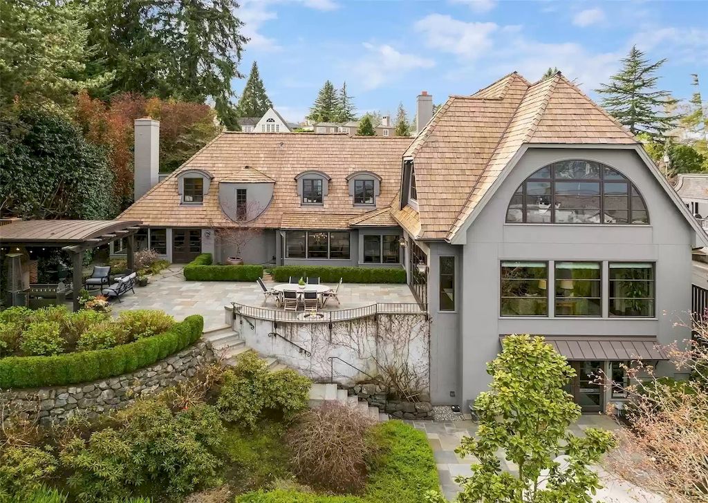 The Estate in Washington is a luxurious home with state of the art appliances and located on a very private setting and now available for sale. This home located at 6523 NE Windermere Rd, Seattle, Washington; offering 05 bedrooms and 06 bathrooms with 6,590 square feet of living spaces.