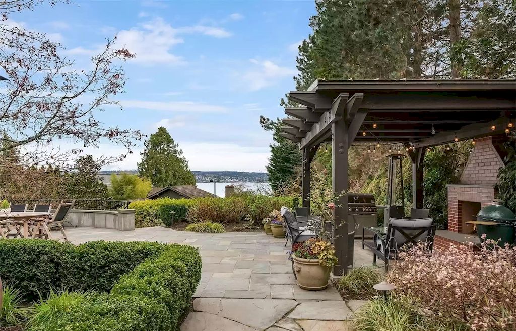 The Estate in Washington is a luxurious home with state of the art appliances and located on a very private setting and now available for sale. This home located at 6523 NE Windermere Rd, Seattle, Washington; offering 05 bedrooms and 06 bathrooms with 6,590 square feet of living spaces.