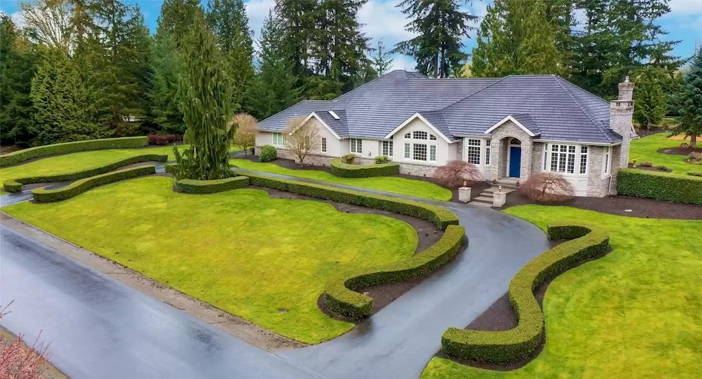 The Estate in Washington is a luxurious home located in a coveted luxury gated community now available for sale. This home located at 7120 259th Place NE, Redmond, Washington; offering 04 bedrooms and 03 bathrooms with 4,640 square feet of living spaces.