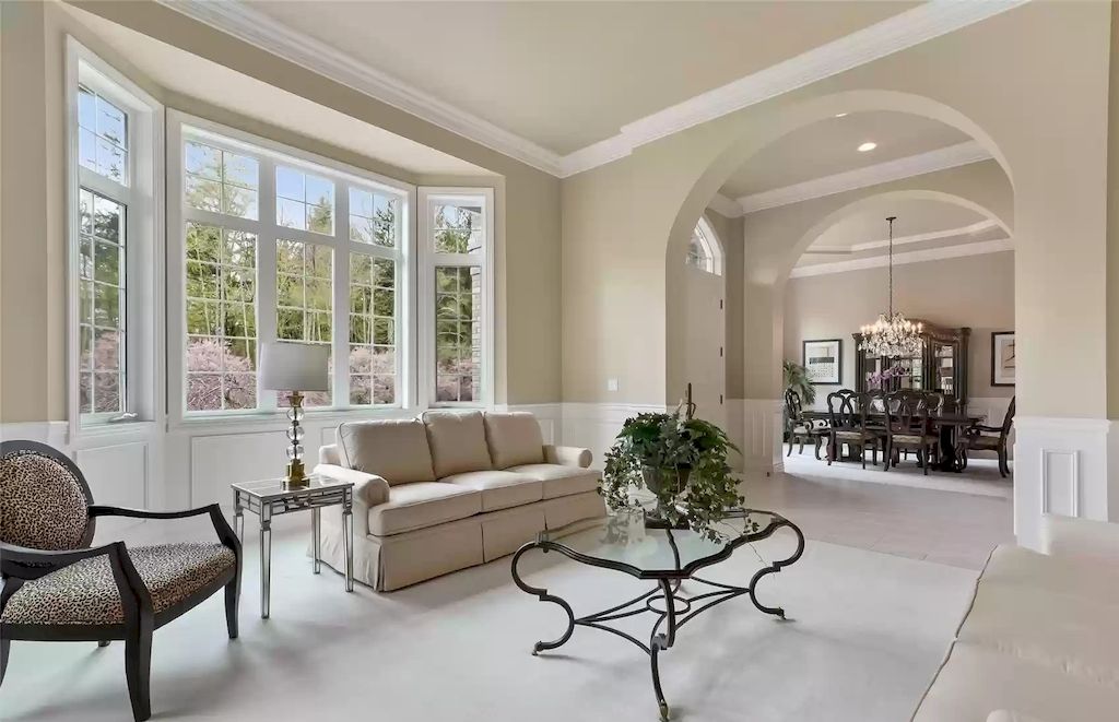 The Estate in Washington is a luxurious home located in a coveted luxury gated community now available for sale. This home located at 7120 259th Place NE, Redmond, Washington; offering 04 bedrooms and 03 bathrooms with 4,640 square feet of living spaces.