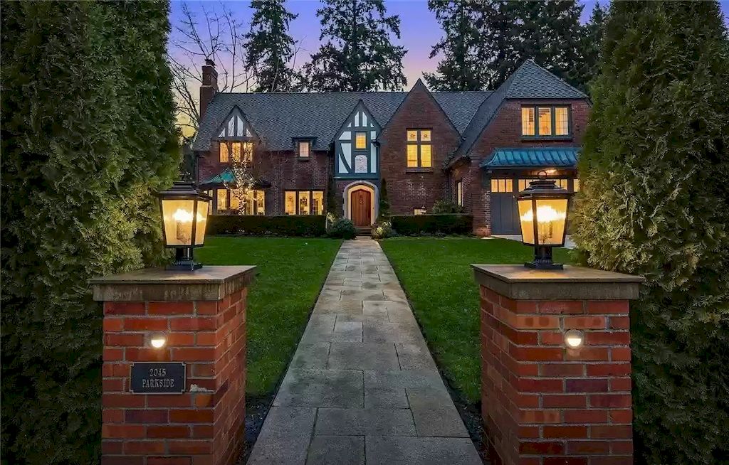 The Estate in Washington is a luxurious home where historic charm upgraded with modern systems and conveniences now available for sale. This home located at 2045 Parkside Dr E, Seattle, Washington; offering 04 bedrooms and 04 bathrooms with 5,972 square feet of living spaces. 