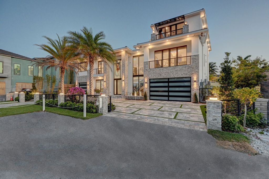 The Home in Boca Raton is a new waterfront home on the edge of the intracoastal with highest level of Furniture and art work now available for sale. This home located at 2900 NE 8th Ave, Boca Raton, Florida