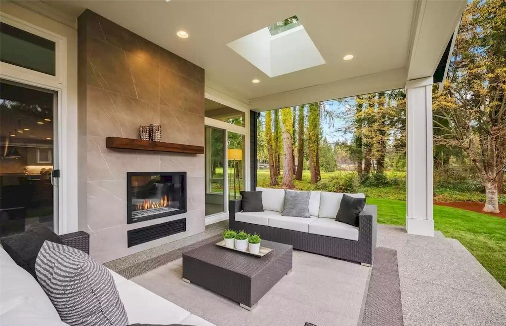 The Estate in Washington is a luxurious home located on one of the top golf courses in the state now available for sale. This home located at 2025 211th Avenue NE, Sammamish, Washington; offering 05 bedrooms and 05 bathrooms with 4,543 square feet of living spaces.