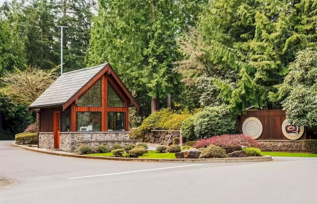 The Estate in Washington is a luxurious home located on one of the top golf courses in the state now available for sale. This home located at 2025 211th Avenue NE, Sammamish, Washington; offering 05 bedrooms and 05 bathrooms with 4,543 square feet of living spaces.