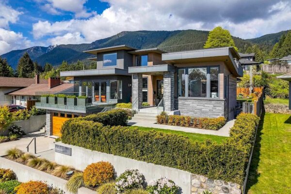 Ocean View House in North Vancouver with Warm and Inviting Modern Feel ...