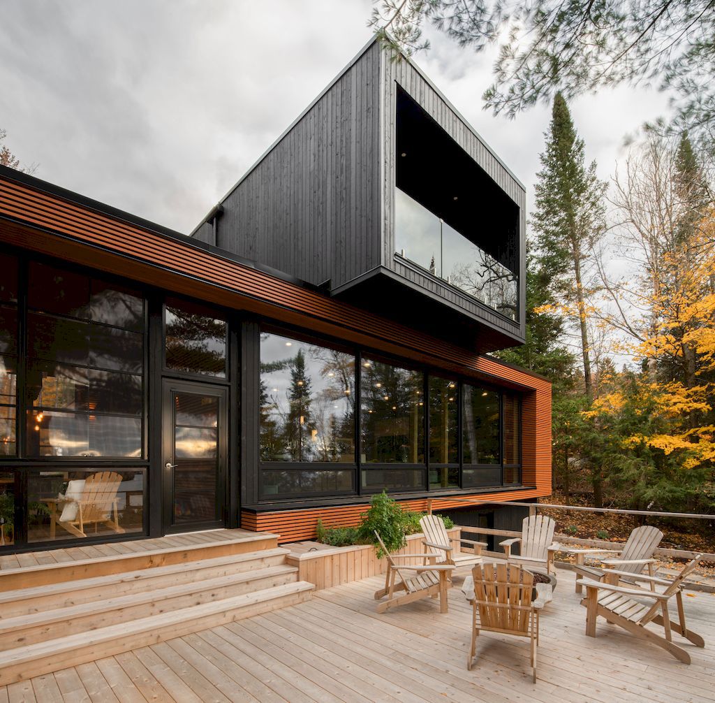 Prefabricated Country Home in Canada by Figurr Architects Colective