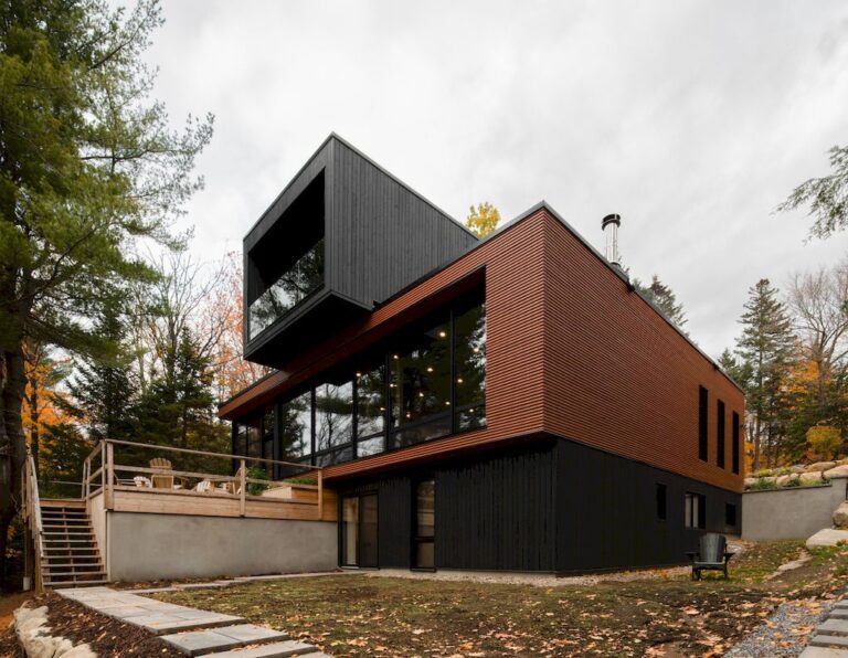 Prefabricated Country Home in Canada by Figurr Architects Colective