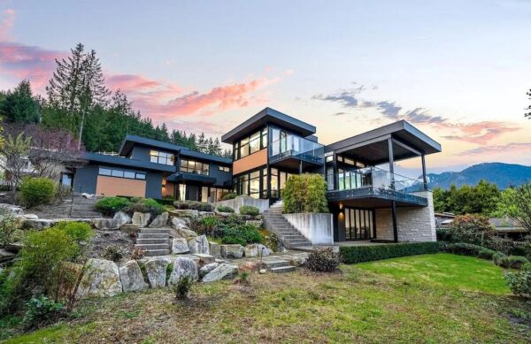 Remarkable Ocean View Home with Modern Open Concept in West Vancouver