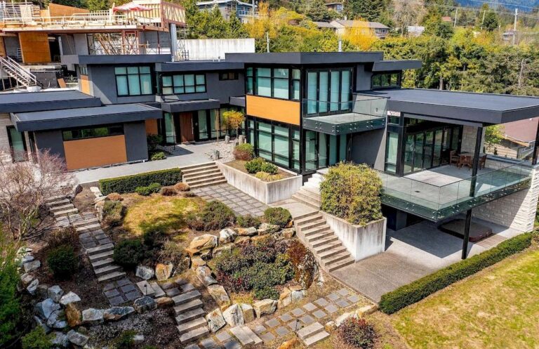 Remarkable Ocean View Home with Modern Open Concept in West Vancouver