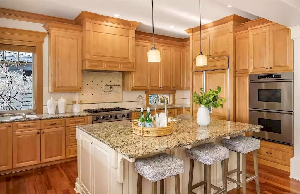 The Estate in Washington is a luxurious home flooded with natural light and designer upgrades throughout now available for sale. This home located at 1772 Harrison Way NE, Issaquah, Washington; offering 05 bedrooms and 05 bathrooms with 4,472 square feet of living spaces.