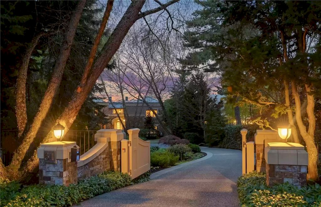 The Estate in Washington is a luxurious home meticulously curated with soaring spaces and thoughtful floor plan for everyday living now available for sale. This home located at 611 Evergreen Point Rd, Medina, Washington; offering 05  bedrooms and 07 bathrooms with 9,450 square feet of living spaces.