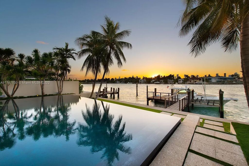 Stunning-Miami-Beach-Tropical-Modern-Home-with-Wide-Open-West-Bay-Views-for-Rent-at-65000-a-Month-11