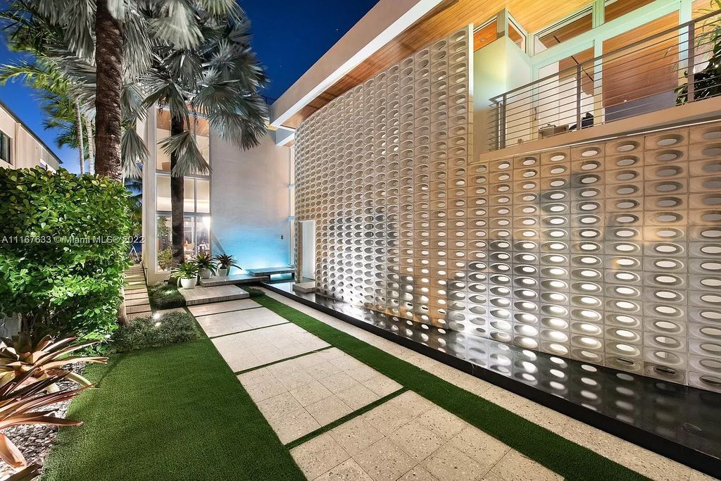 The Miami Beach Home is a stunning tropical modern estate with wide open west bay views now available for rent. This house located at 610 W Dilido Dr, Miami Beach, Florida