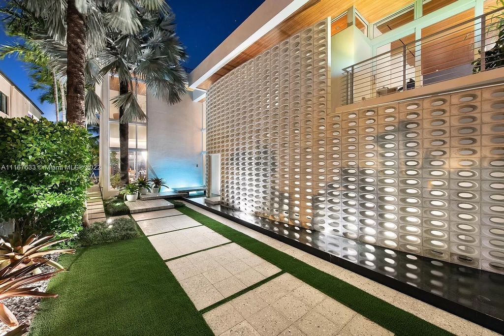 Stunning-Miami-Beach-Tropical-Modern-Home-with-Wide-Open-West-Bay-Views-for-Rent-at-65000-a-Month-4