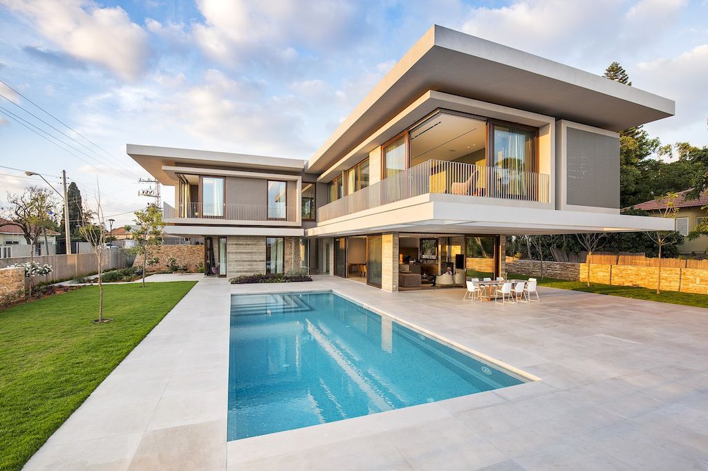 TLV House, Luxury House in Suburb of Tel Aviv by Metropole Architects