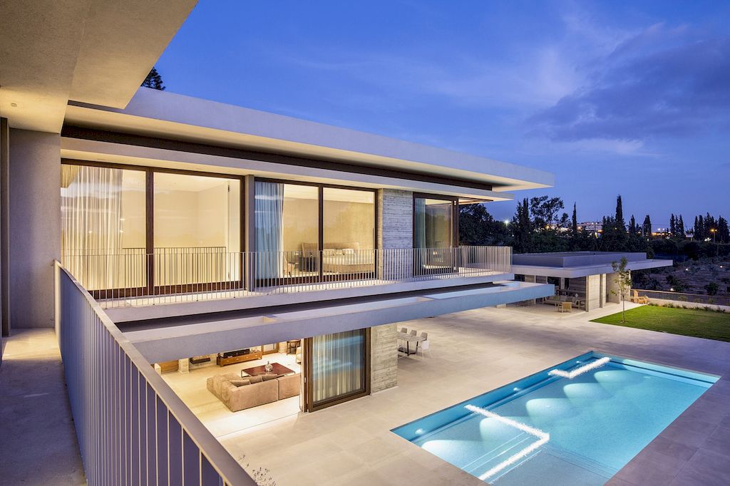 TLV House, Luxury House in Suburb of Tel Aviv by Metropole Architects