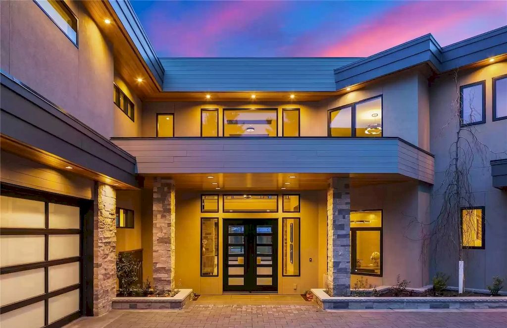 The Estate in Washington is a luxurious home designed with light and airy elements for your best living now available for sale. This home located at 3235 95th Pl NE, Clyde Hill, Washington; offering 05 bedrooms and 08 bathrooms with 7,290 square feet of living spaces.