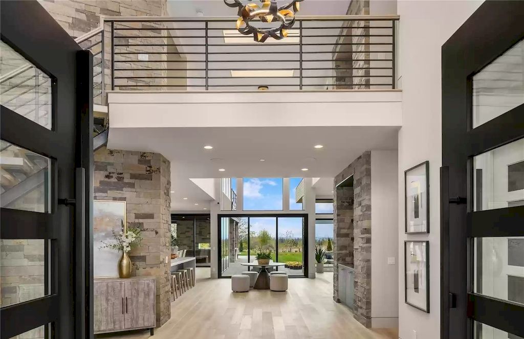 The Estate in Washington is a luxurious home designed with light and airy elements for your best living now available for sale. This home located at 3235 95th Pl NE, Clyde Hill, Washington; offering 05 bedrooms and 08 bathrooms with 7,290 square feet of living spaces.