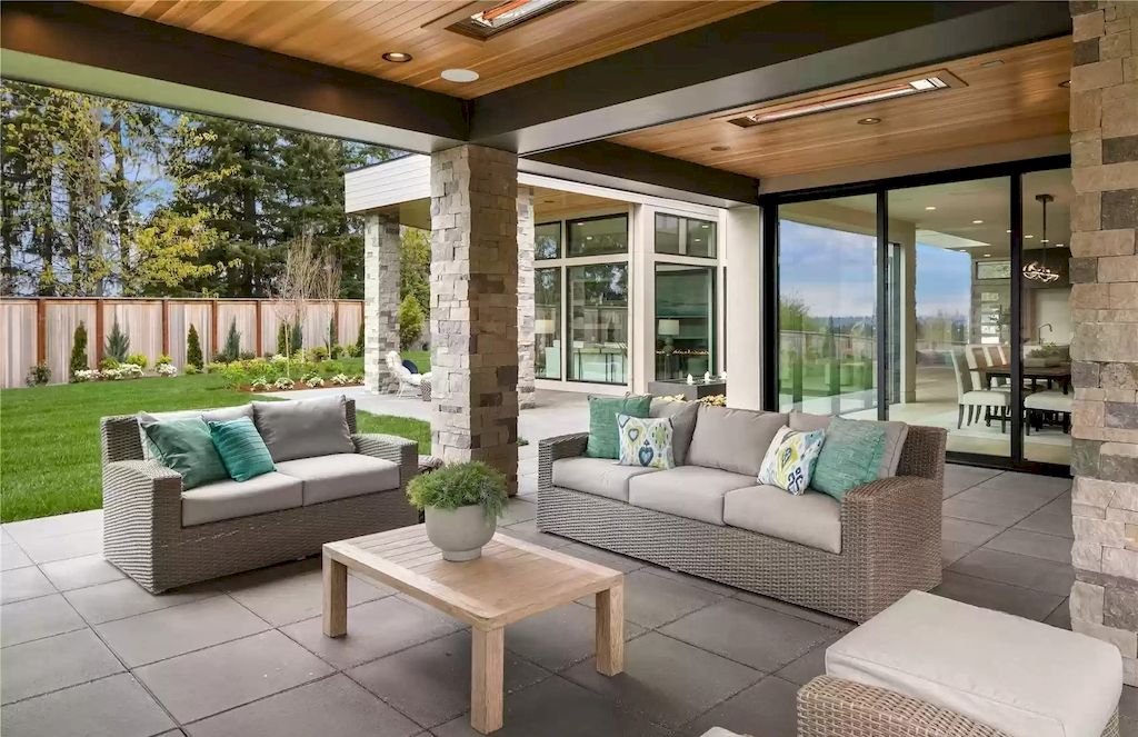 The Estate in Washington is a luxurious home designed with light and airy elements for your best living now available for sale. This home located at 3235 95th Pl NE, Clyde Hill, Washington; offering 05 bedrooms and 08 bathrooms with 7,290 square feet of living spaces.
