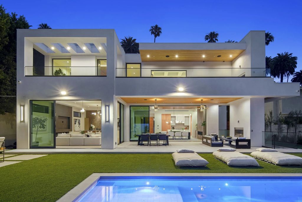 The Mansion in Beverly Hills is a new construction masterpiece in the heart of The Beverly Hills Flats with some of the finest materials from around the world now available for sale. This home located at 513 N Bedford Dr, Beverly Hills, California