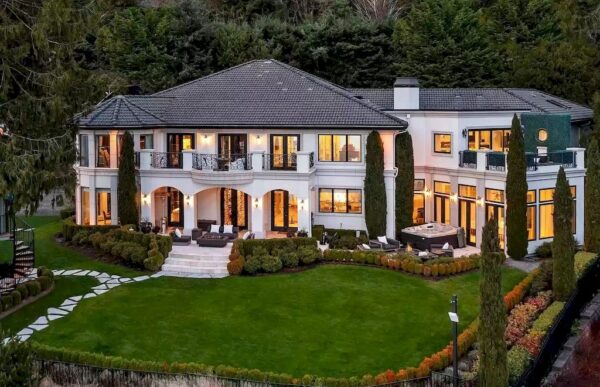 This $28,000,000 Signature Waterfront Estate Is for a Champion’s Life in Washington