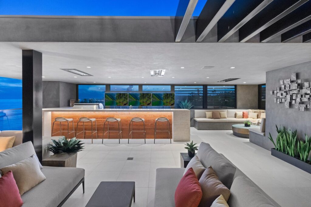 The ORA HOUSE in La Jolla is the brilliant integration of natural elements and indoor-outdoor living create harmony with the surrounding oceanside environment. now available for sale. This home located at 5228 Chelsea St, La Jolla, California