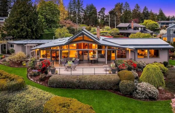 This $3,950,000 Stunning Estate Commands Gorgeous Views of Mountains and Downtown Bellevue, Washington
