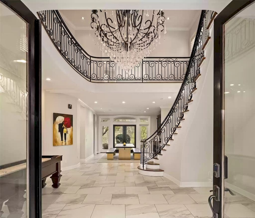 The Estate in Washington is a luxurious home beautifully and thoughtfully built in a grand-scale elegance for now available for sale. This home located at 8430 Hunts Point Lane, Hunts Point, Washington; offering 05 bedrooms and 05 bathrooms with 5,270 square feet of living spaces. 