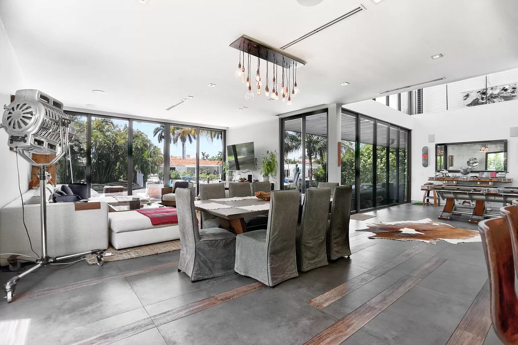 This-6195000-Contemporary-Waterfront-Home-in-Boca-Raton-has-A-Dramatic-Two-Story-Great-Room-10