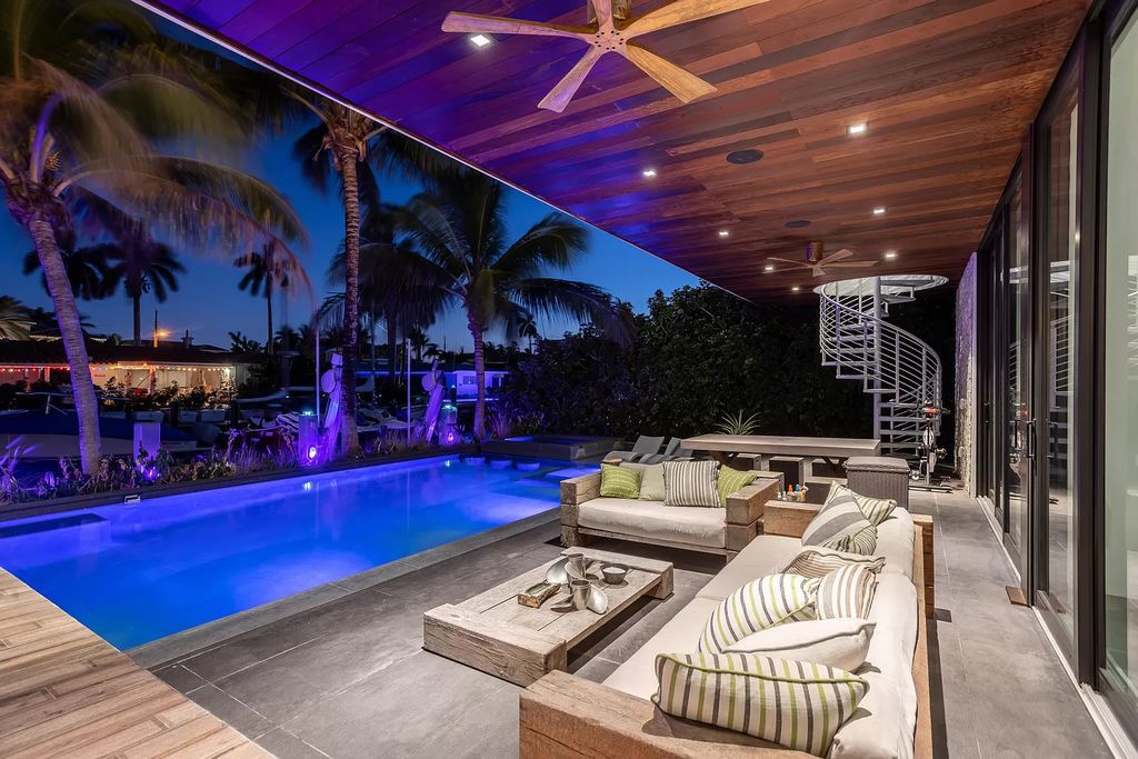 This-6195000-Contemporary-Waterfront-Home-in-Boca-Raton-has-A-Dramatic-Two-Story-Great-Room-13