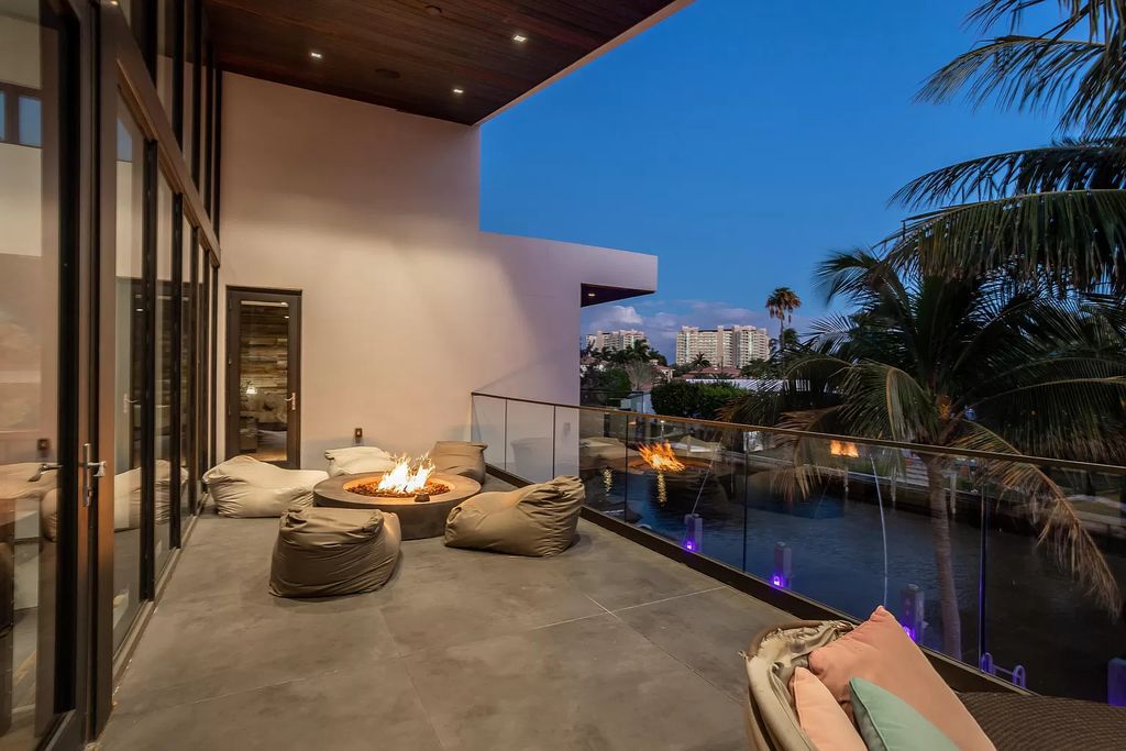 This-6195000-Contemporary-Waterfront-Home-in-Boca-Raton-has-A-Dramatic-Two-Story-Great-Room-2