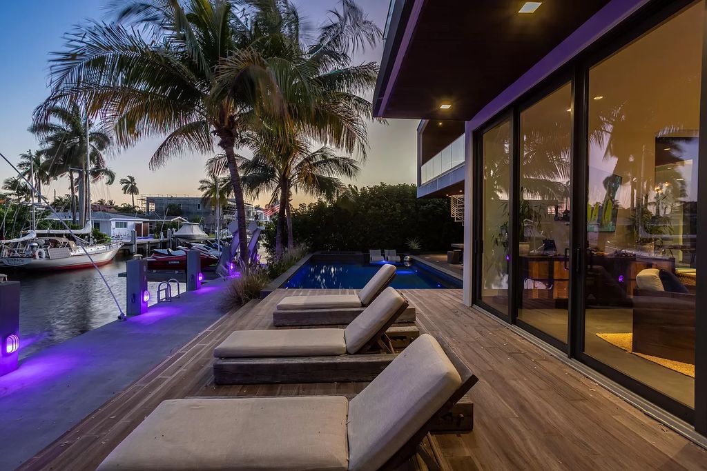 This-6195000-Contemporary-Waterfront-Home-in-Boca-Raton-has-A-Dramatic-Two-Story-Great-Room-26