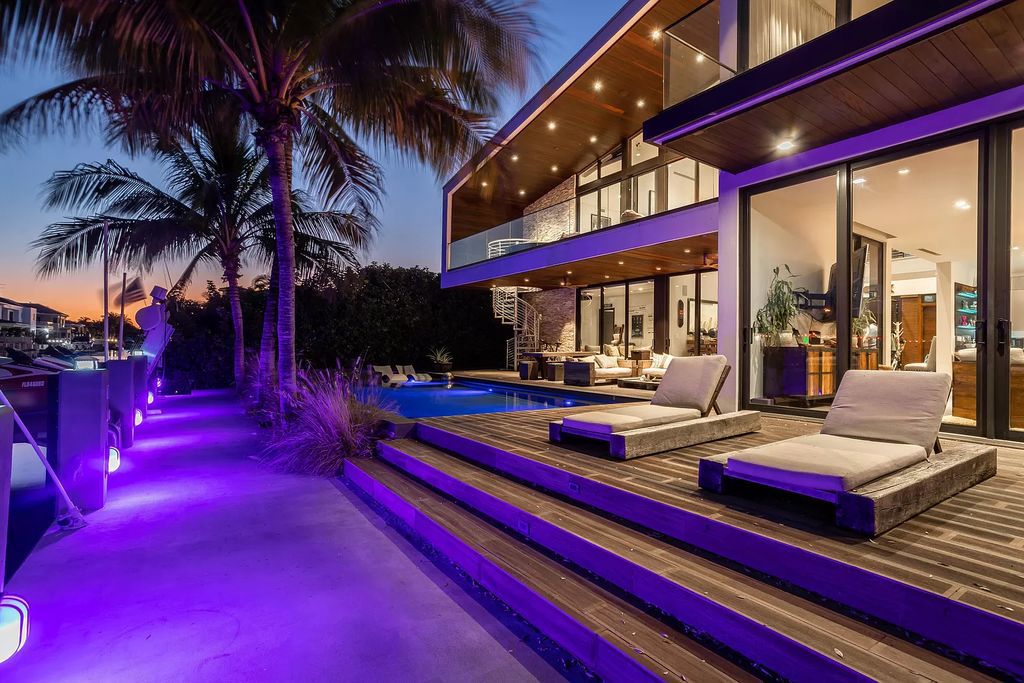 This-6195000-Contemporary-Waterfront-Home-in-Boca-Raton-has-A-Dramatic-Two-Story-Great-Room-27