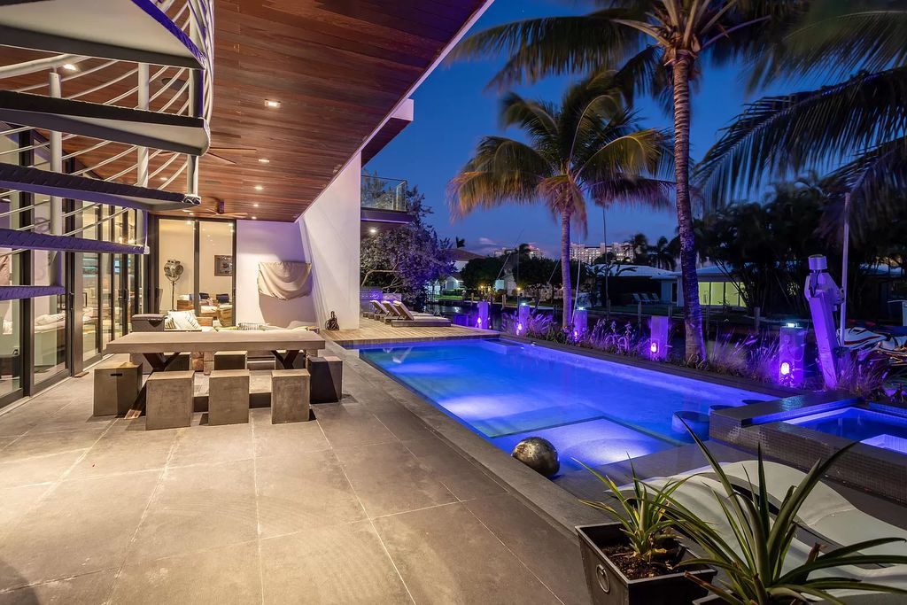 This-6195000-Contemporary-Waterfront-Home-in-Boca-Raton-has-A-Dramatic-Two-Story-Great-Room-6