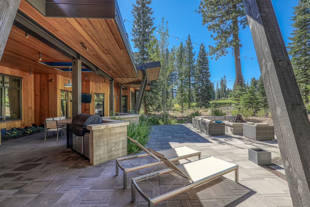 This-8950000-Stunning-Contemporary-Home-in-Truckee-with-Exceptional-Outdoor-Living-Spaces-22