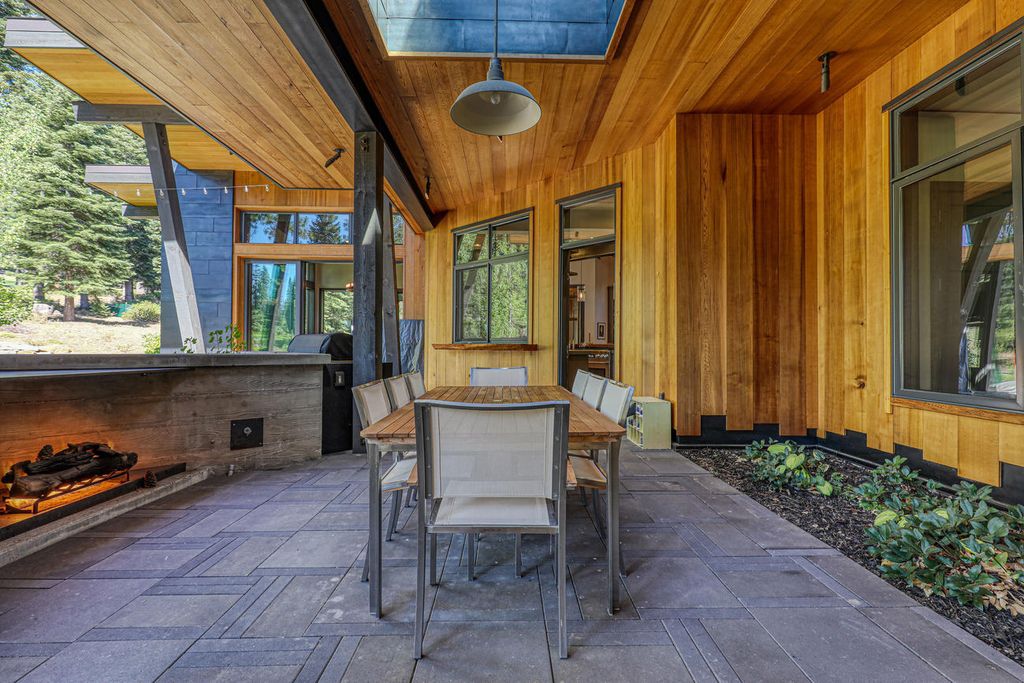 This-8950000-Stunning-Contemporary-Home-in-Truckee-with-Exceptional-Outdoor-Living-Spaces-25